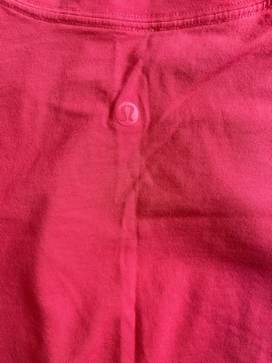 Lululemon Athletica Short Sleeve Love Tee in Coral Red 8 - Picture 8 of 8